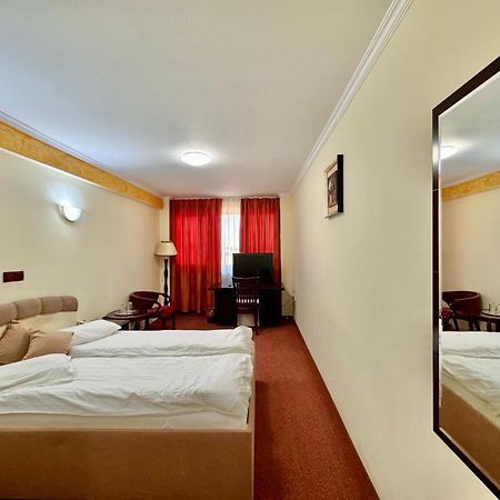 Hotel Helin Aeroport - Craiova Dış mekan fotoğraf