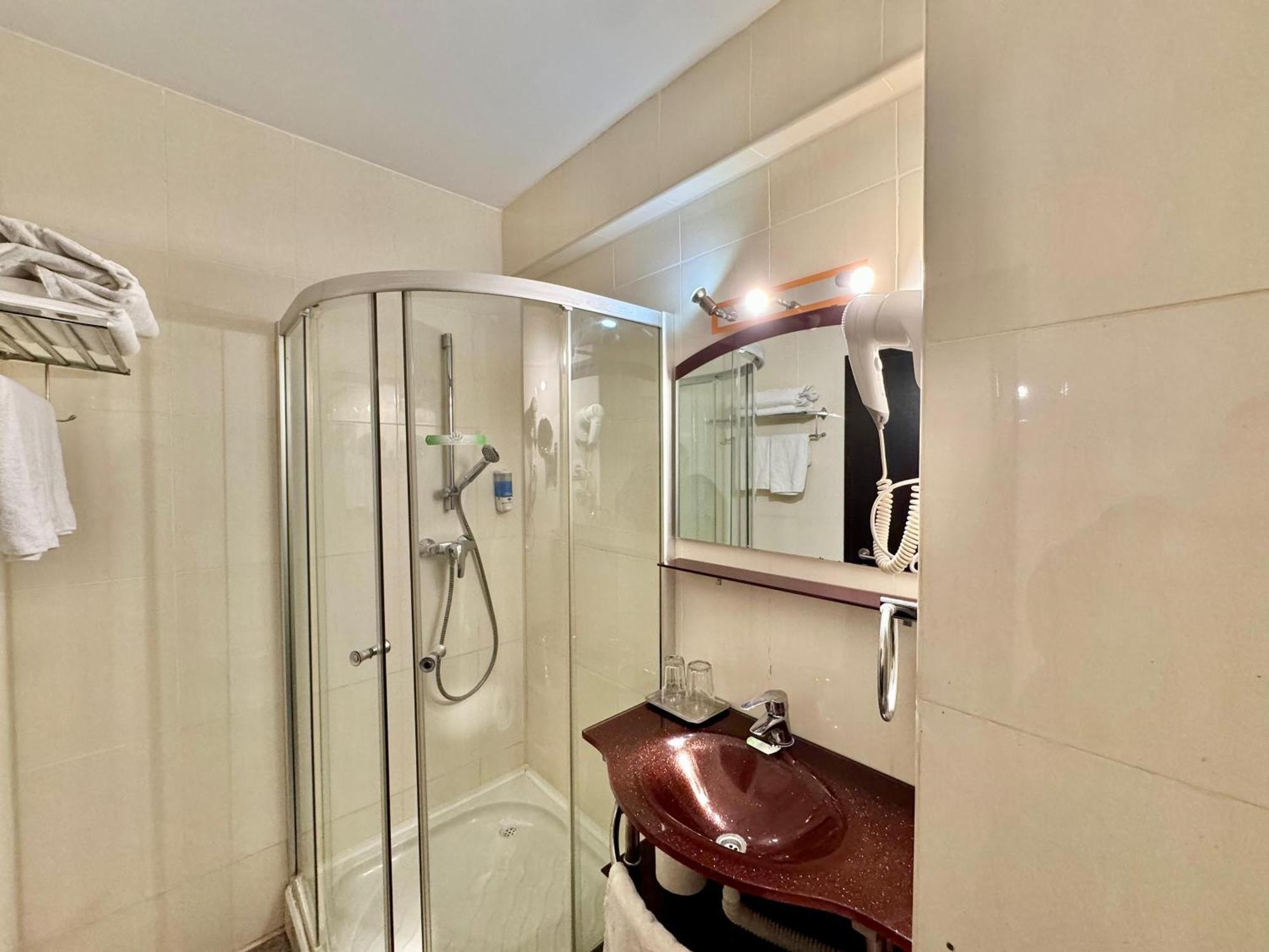 Hotel Helin Aeroport - Craiova Dış mekan fotoğraf