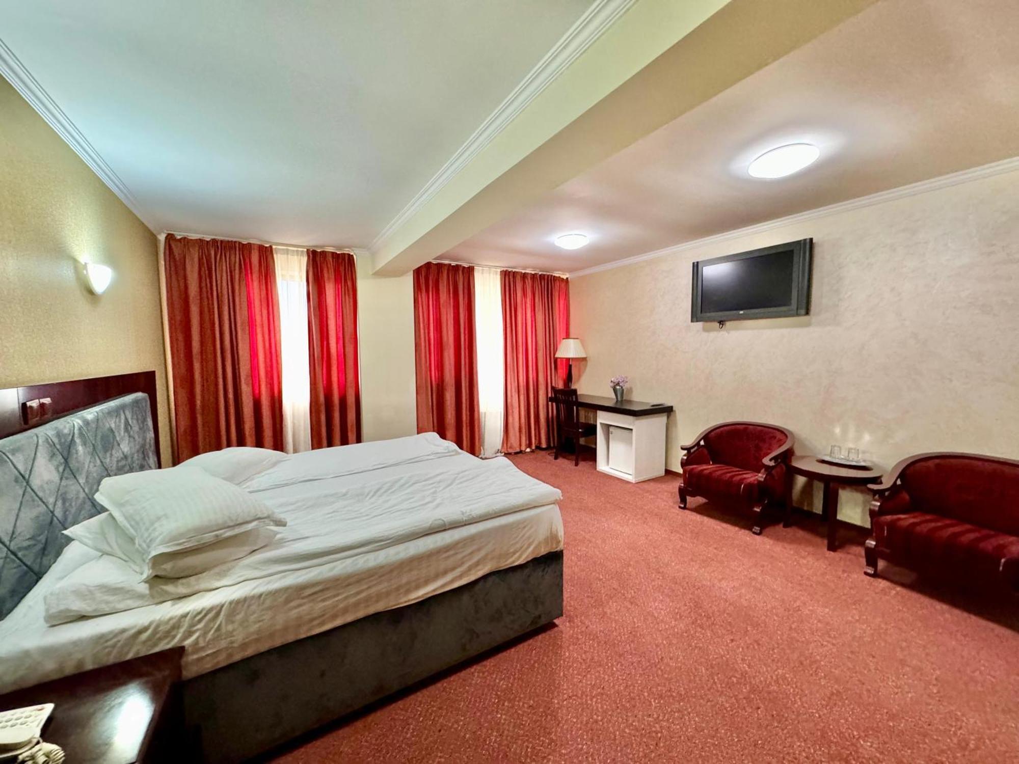 Hotel Helin Aeroport - Craiova Dış mekan fotoğraf