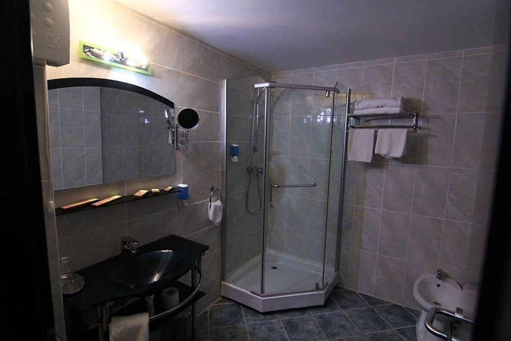 Hotel Helin Aeroport - Craiova Dış mekan fotoğraf