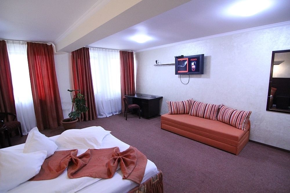Hotel Helin Aeroport - Craiova Dış mekan fotoğraf