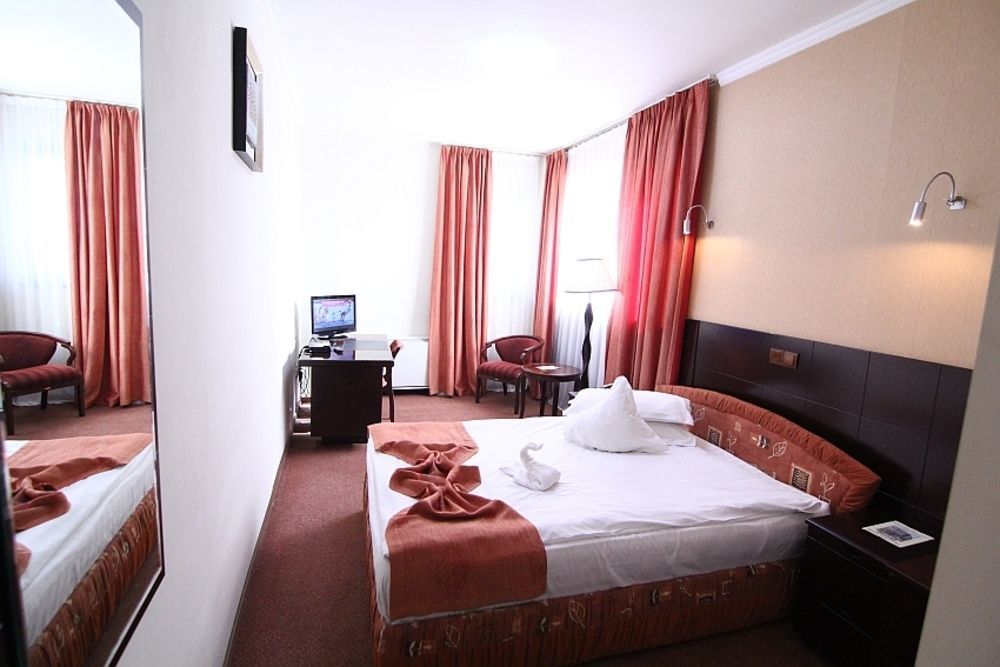 Hotel Helin Aeroport - Craiova Dış mekan fotoğraf