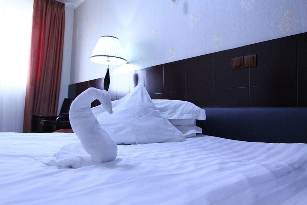 Hotel Helin Aeroport - Craiova Dış mekan fotoğraf