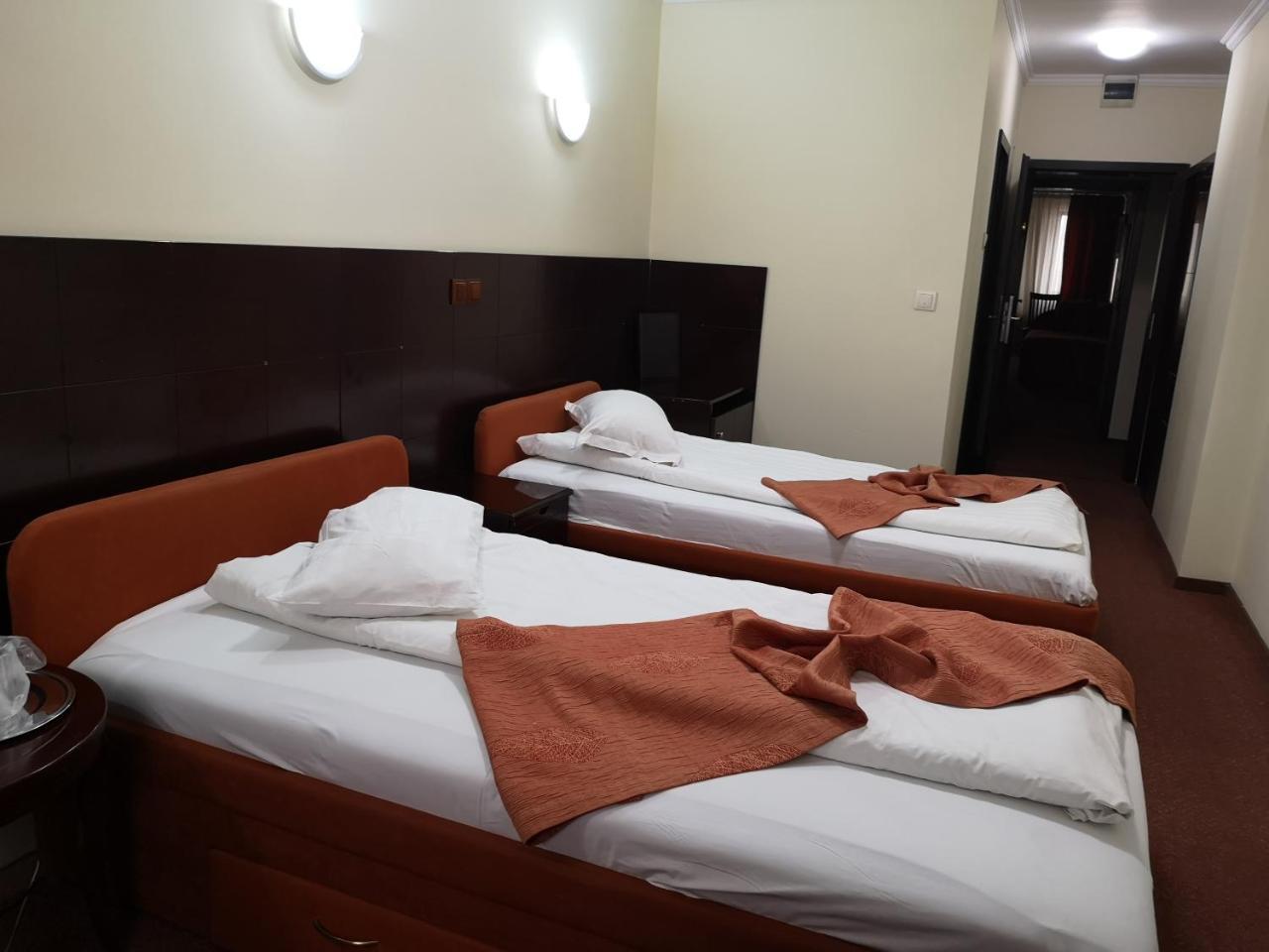 Hotel Helin Aeroport - Craiova Dış mekan fotoğraf